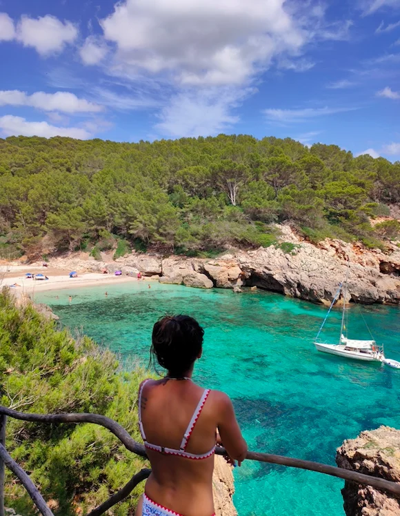 Qué ver en el sur de Menorca: Cala Fustam