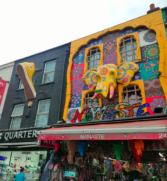 Fachadas de las tiendas de Camden Market
