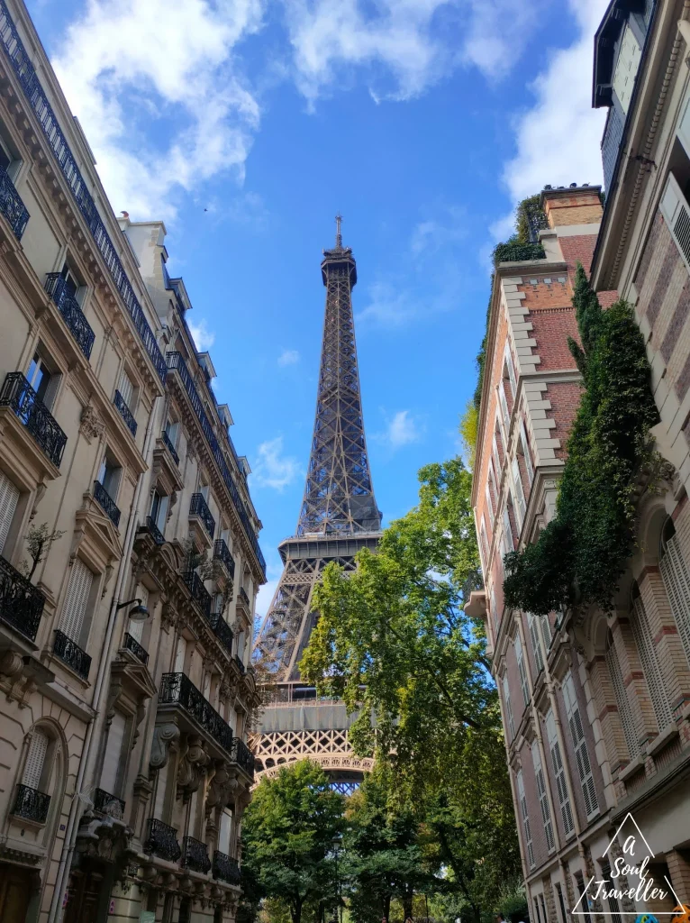 Rue de l'université, Paris Torre Eiffel