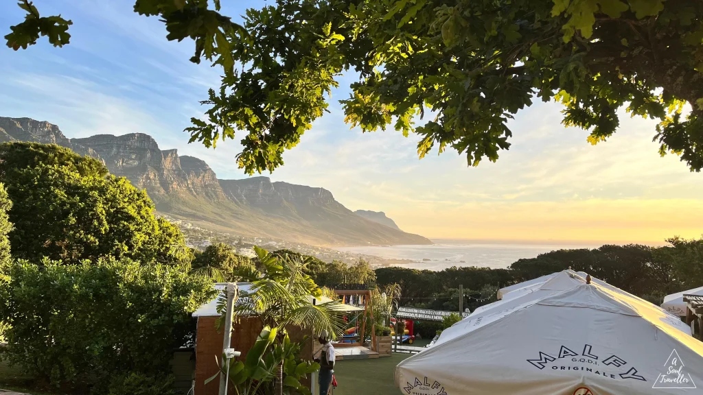 Qué ver en Ciudad del Cabo, Sudáfrica. Atardecer en The Lawns at the Roundhouse