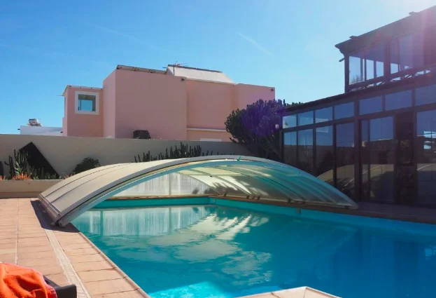 Alojamiento Luxury Canarian villa with large pool and apartment in Costa Teguise Alojamiento en Lanzarote
