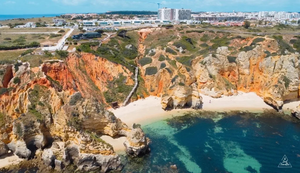 Praia do Camilo en el Algarve a vista de pájaro