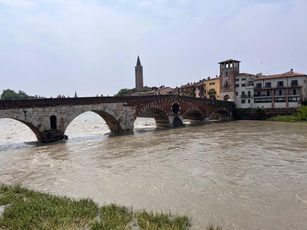 Ponte di pietra, Verona