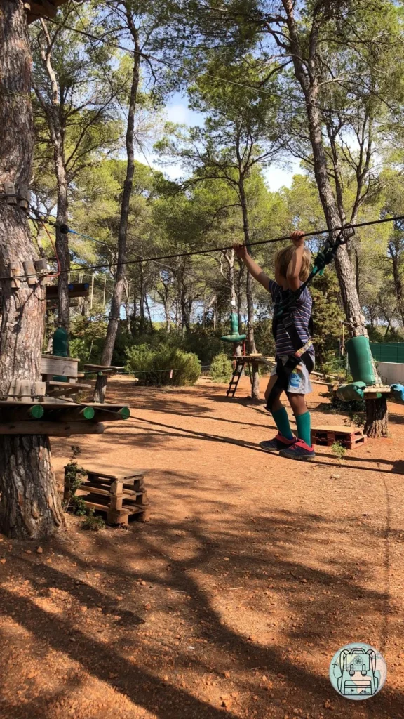 Aerobosc, tirolinas, planes en Ibiza con niños