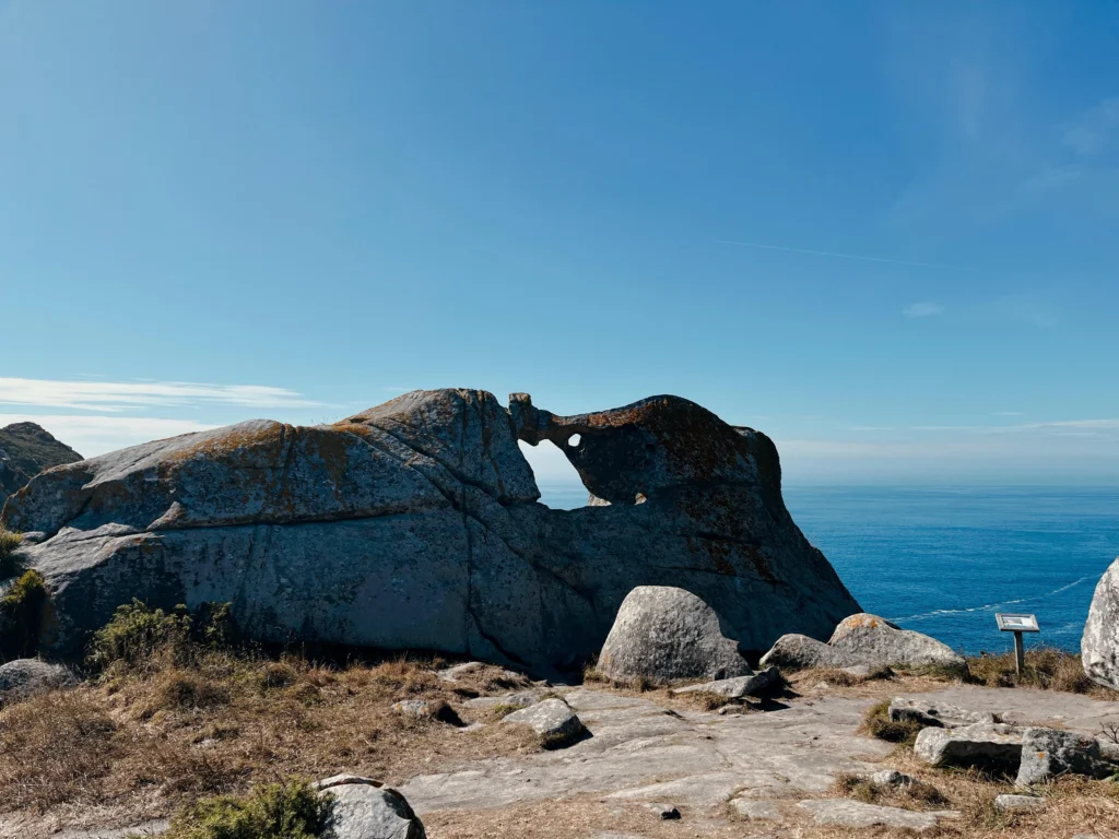 Guia para visitar las islas Cies: pedra da campá