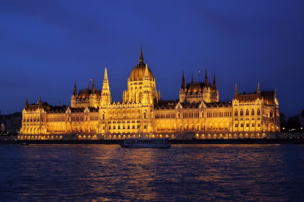 Parlamento de Budapest de noche