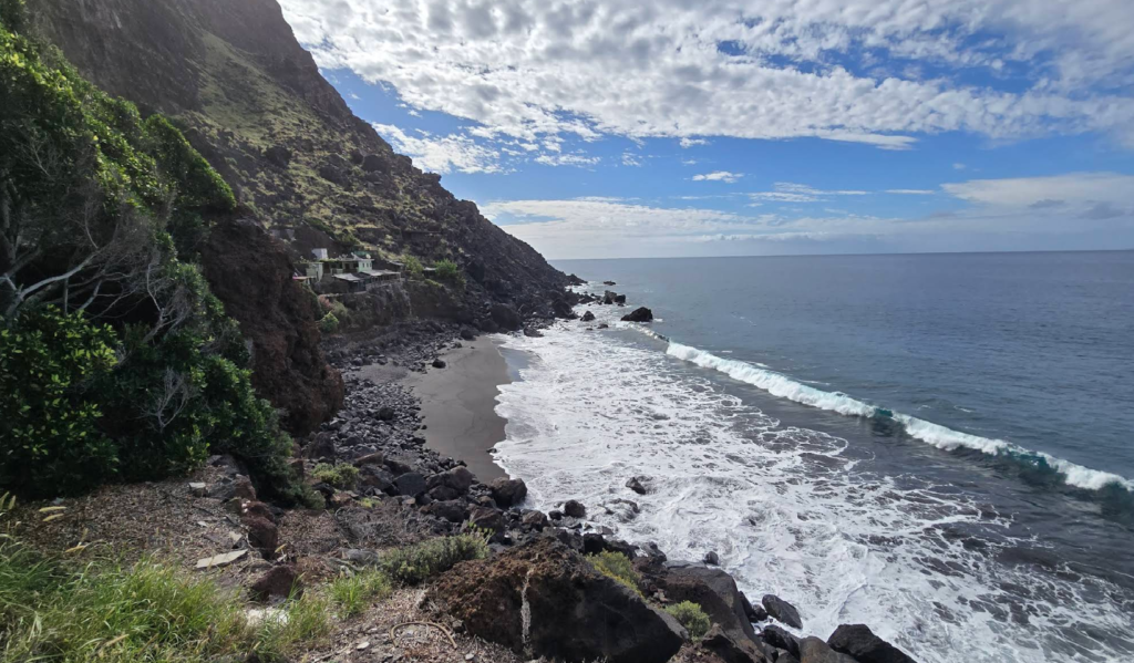 Playa de arena negra en La Palma (playa de La Veta)