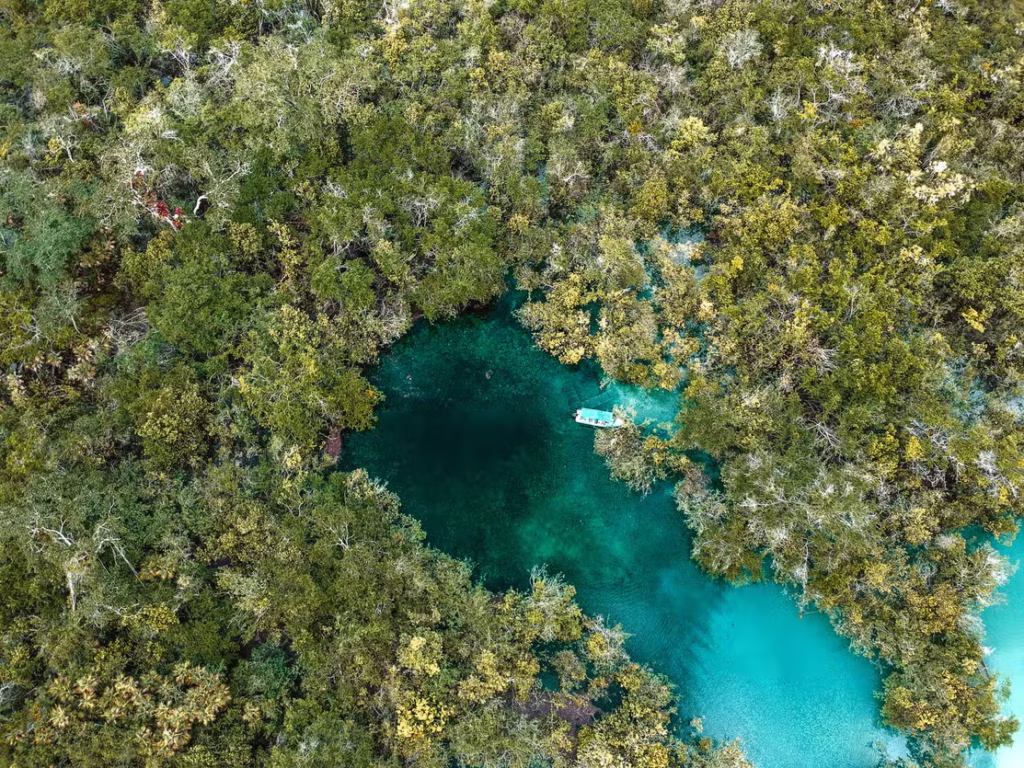 Crater Azul de Guatemala visto desde el dron