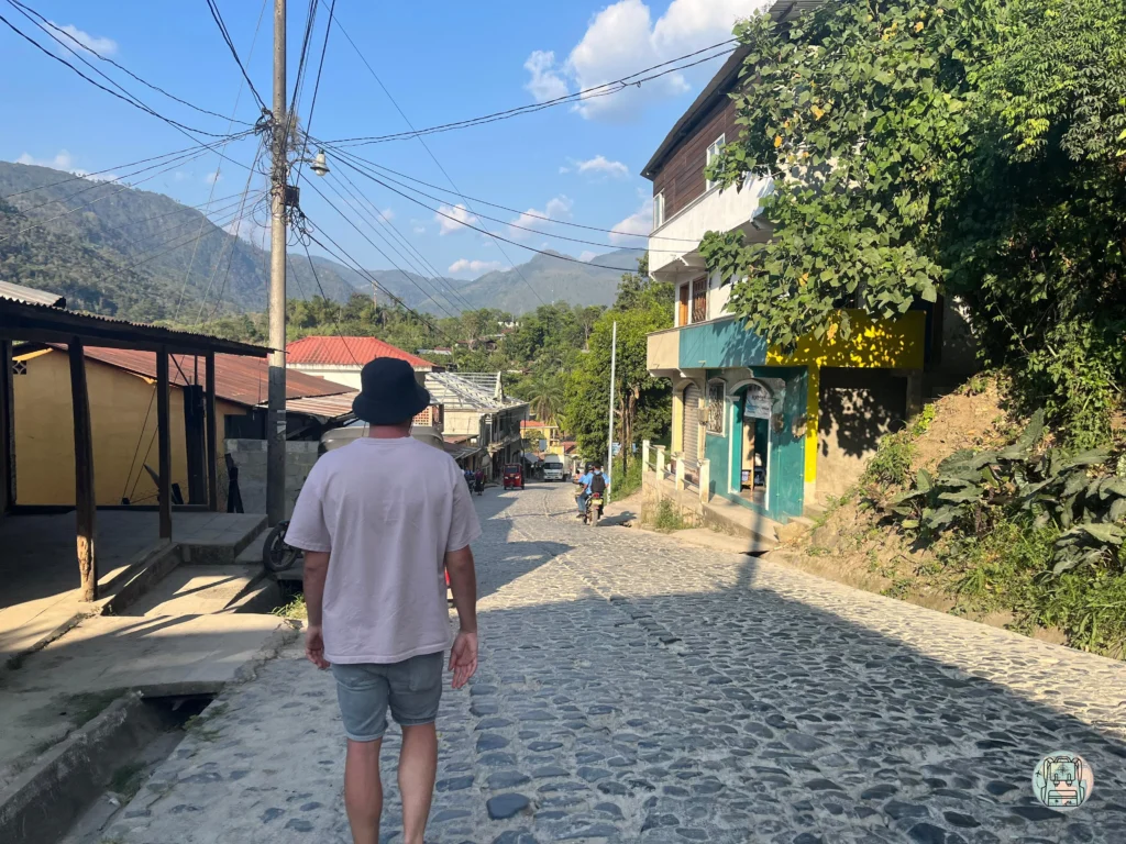 Calles empedradas de Lanquin, Guatemala