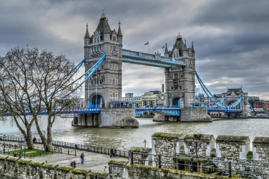Tower bridge sobre el rio tamesis