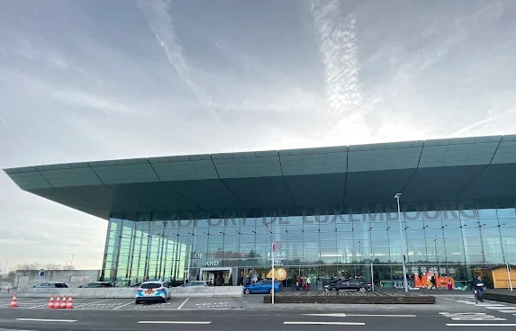 Aeropuertos de Alsacia: Entrada a la terminal de Luxemburgo