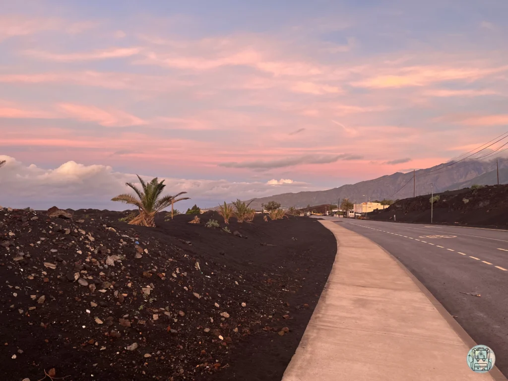 Nuestras vistas del pueblo de Las Manchas y de la colada de lava al atardecer