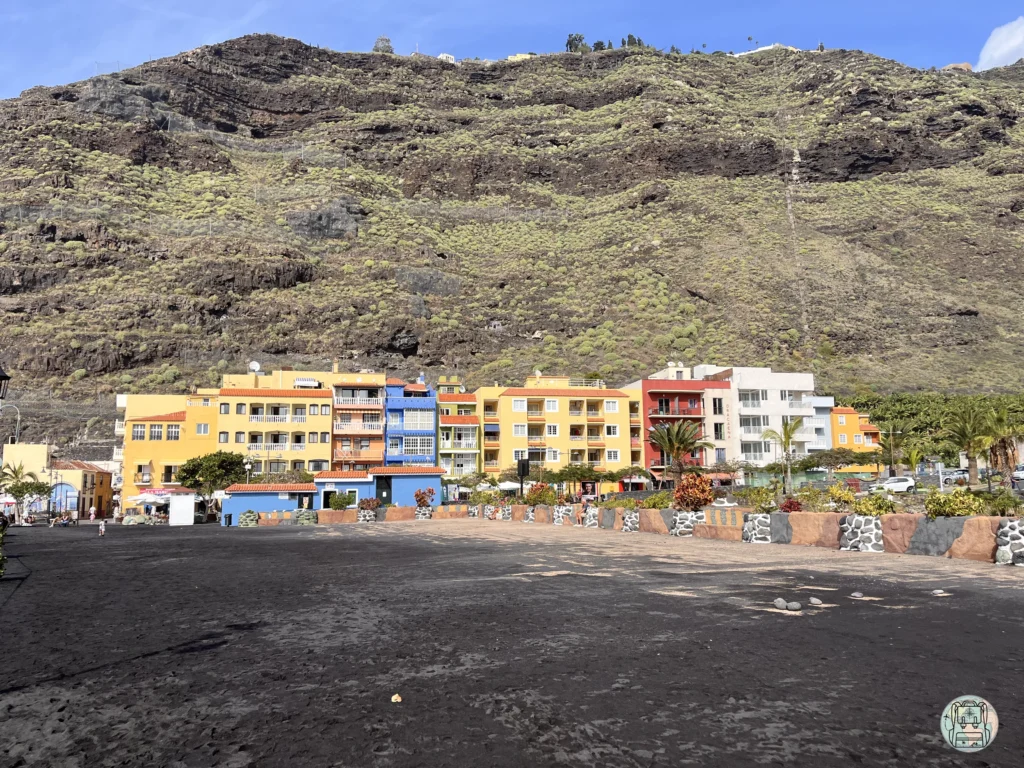 Casas de colores en la playa de Tazacorte